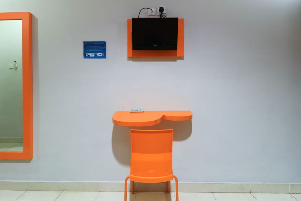 Standard Twin Room | Desk, free WiFi, bed sheets