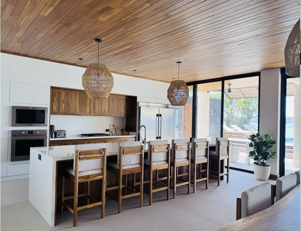 Brand new, fully stocked kitchen