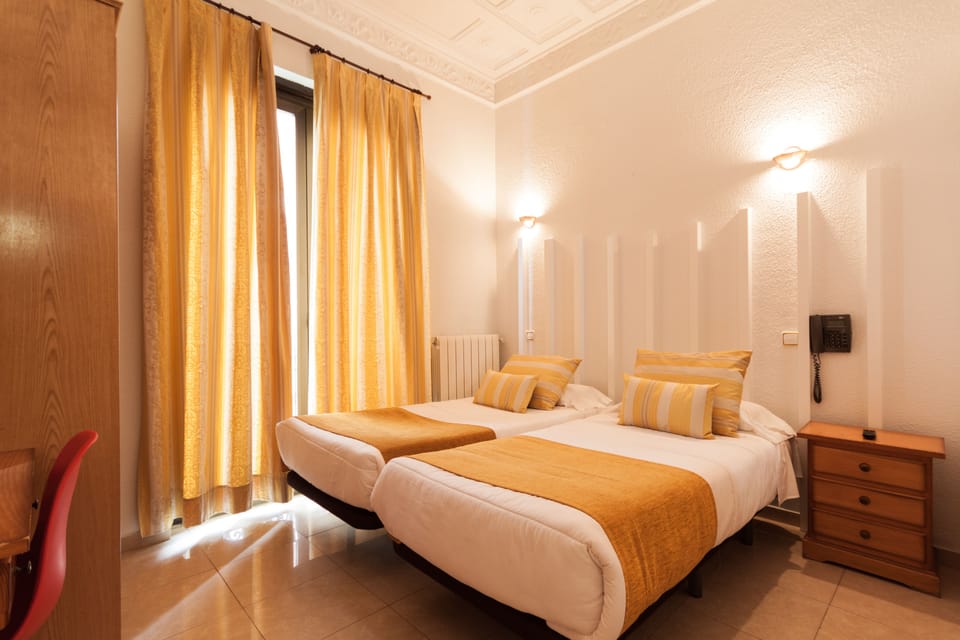 Standard Room, 2 Twin Beds | In-room safe, desk, soundproofing, rollaway beds