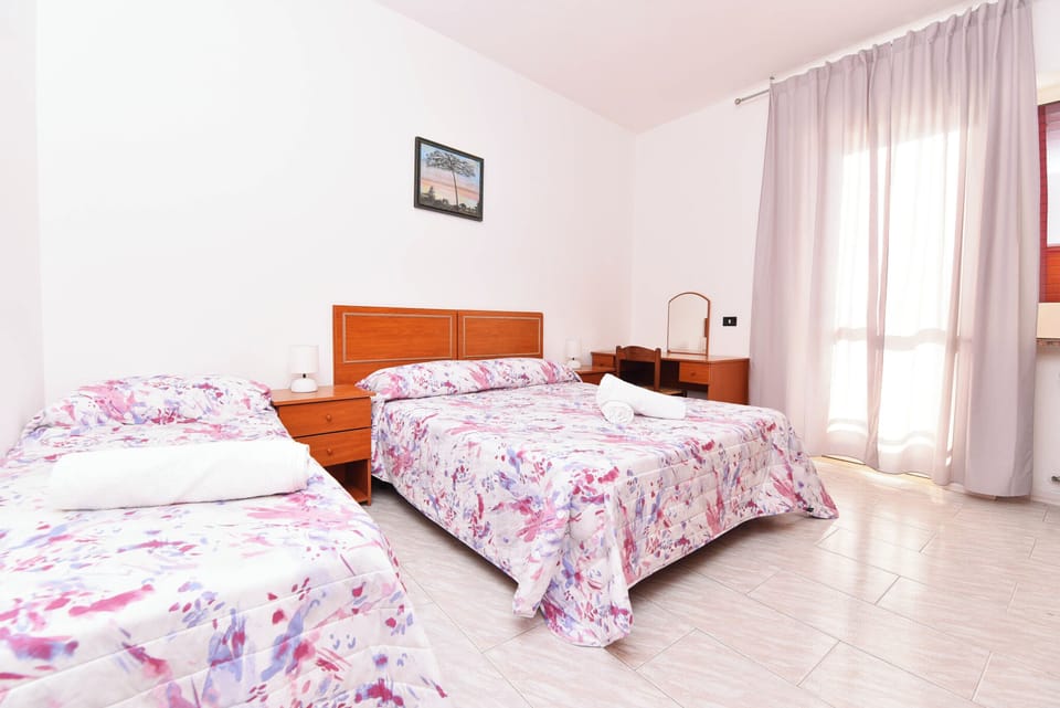 Standard Room, Non Smoking | Iron/ironing board, free WiFi