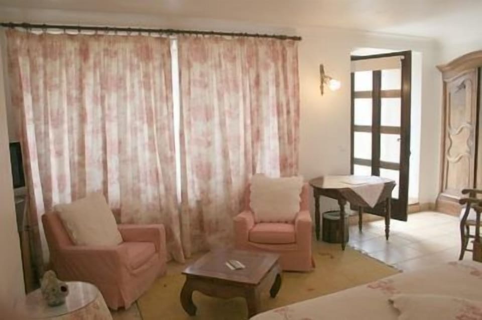 Flat-screen TV, iPad, computer