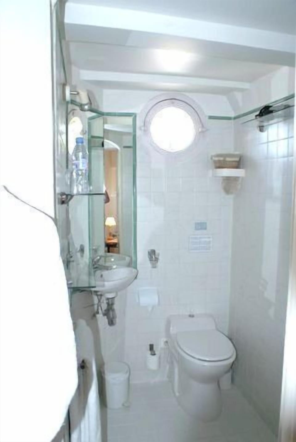 Bathtub, free toiletries, hair dryer, bathrobes