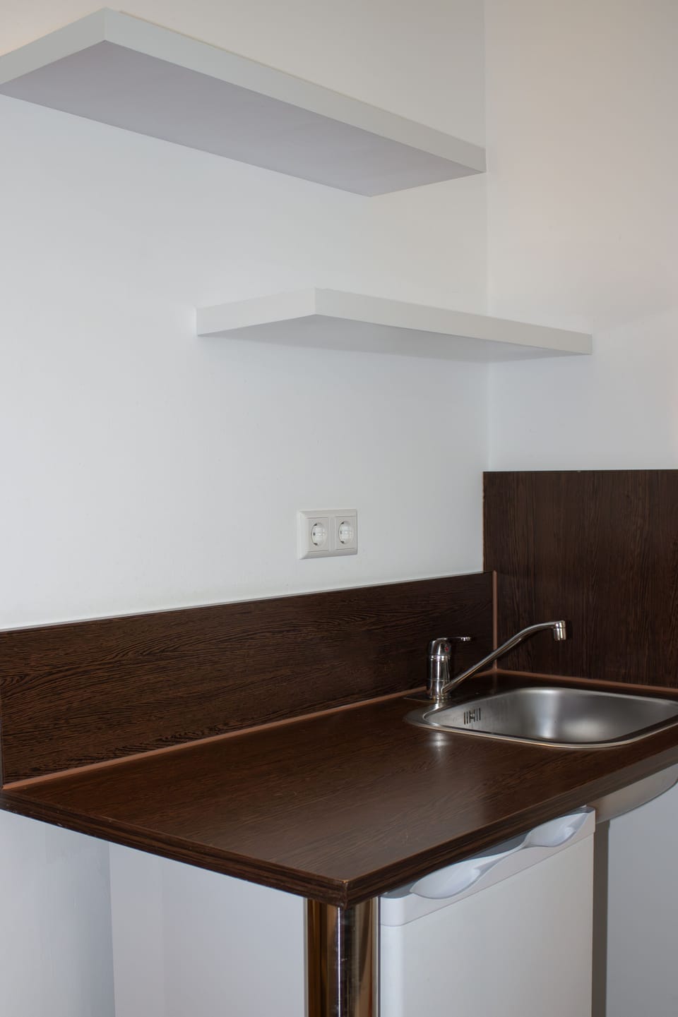 Business Single Room, 1 Twin Bed | Mini-refrigerator
