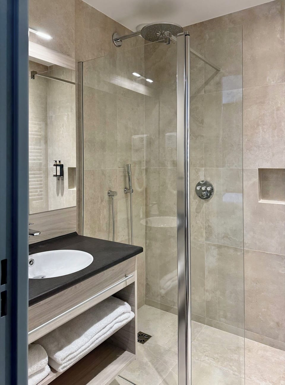 Superior Double Room (Ground Floor) | Bathroom | Rainfall showerhead, free toiletries, hair dryer, towels