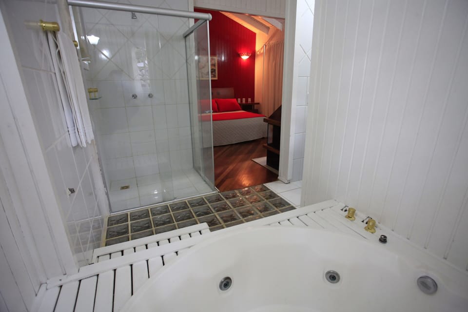 Deluxe Cabin | Jetted tub