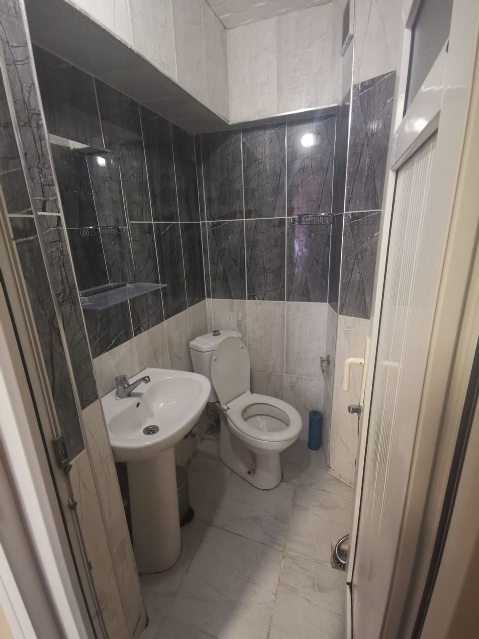 Single Room | Bathroom | Shower, hair dryer, towels, soap