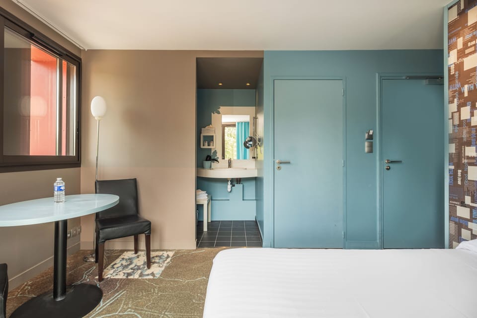 Superior Room | Individually furnished, desk, laptop workspace, soundproofing
