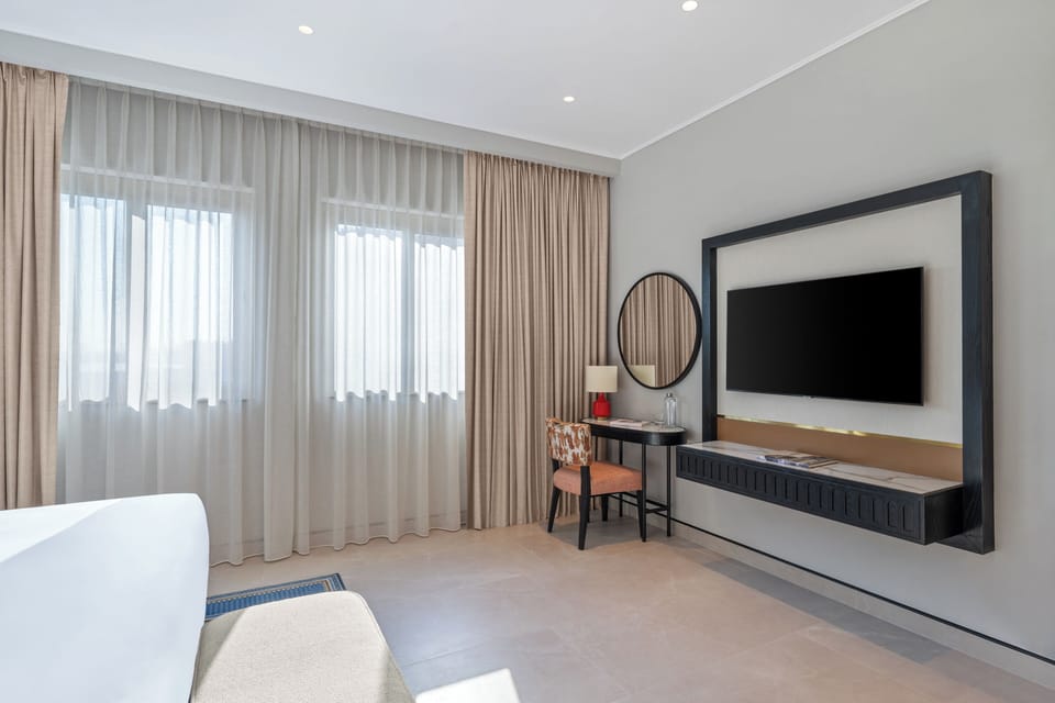 Collection Room, Newly Renovated | Premium bedding, down comforters, minibar, in-room safe