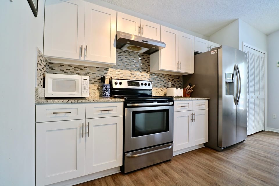 Fully equipped kitchen with modern appliances, perfect for home-cooked meals.