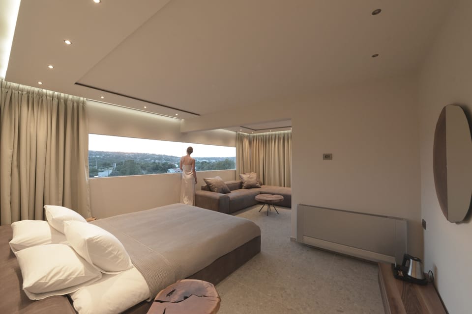 Signature Suite, Jetted Tub, Sea View | Premium bedding, in-room safe, desk, blackout drapes