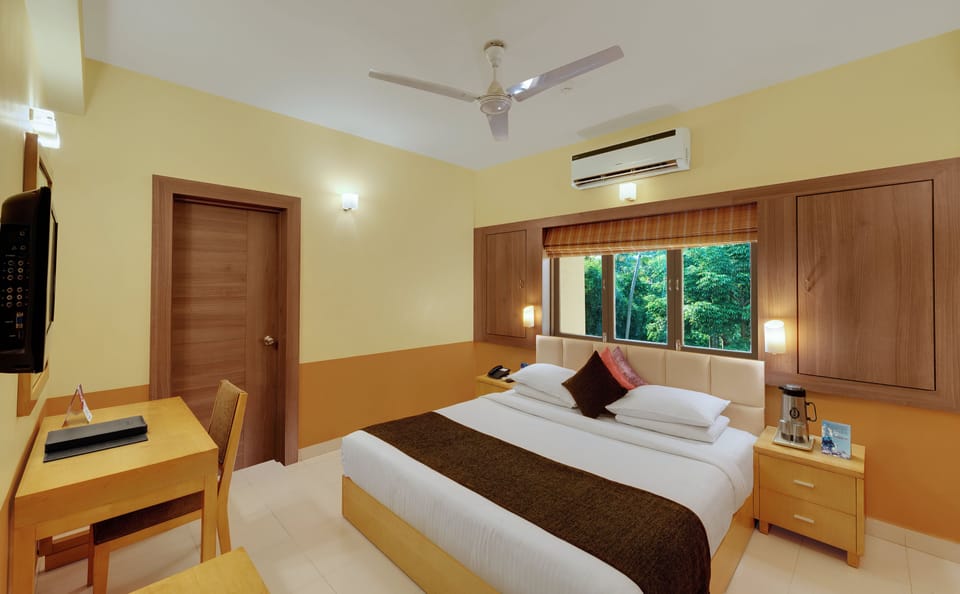 Suite, 1 Bedroom | Premium bedding, memory foam beds, in-room safe, desk