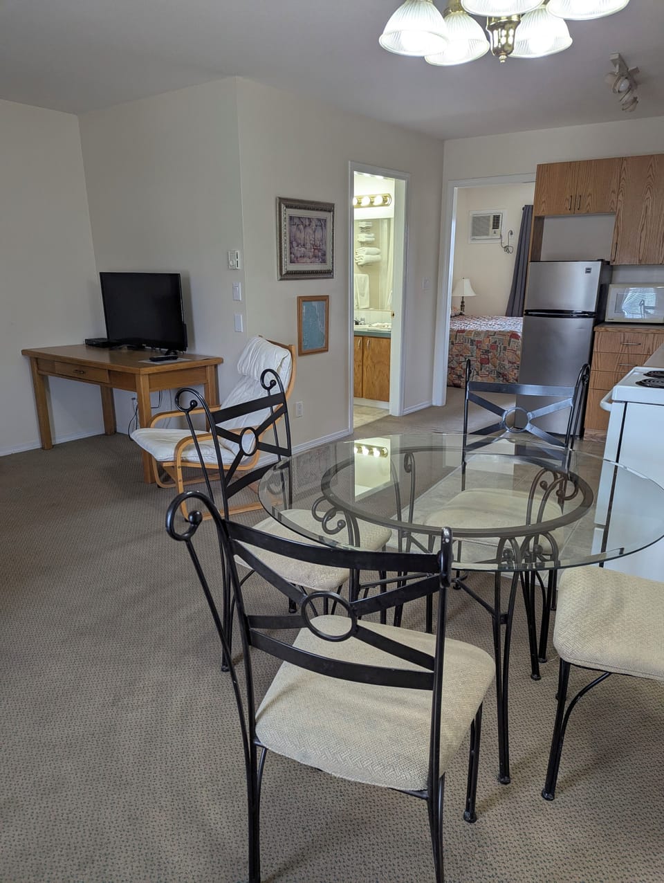 Basic Suite | Pillowtop beds, soundproofing, iron/ironing board, WiFi (free)