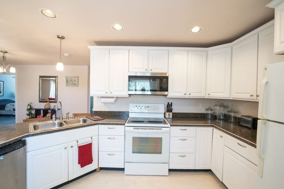 Enjoy a fully stocked kitchen, perfectly prepared for you to whip up anything from a quick snack to a delicious homemade meal.