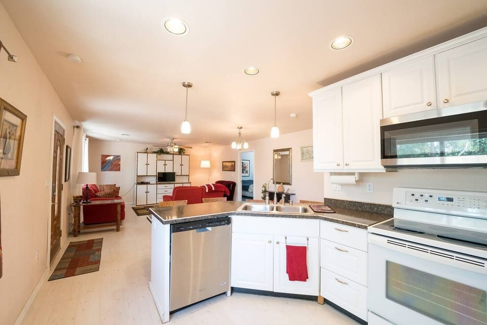 Skip the takeout and cook with ease in this fully stocked kitchen, equipped with everything you need for a delicious stay-at-home meal.