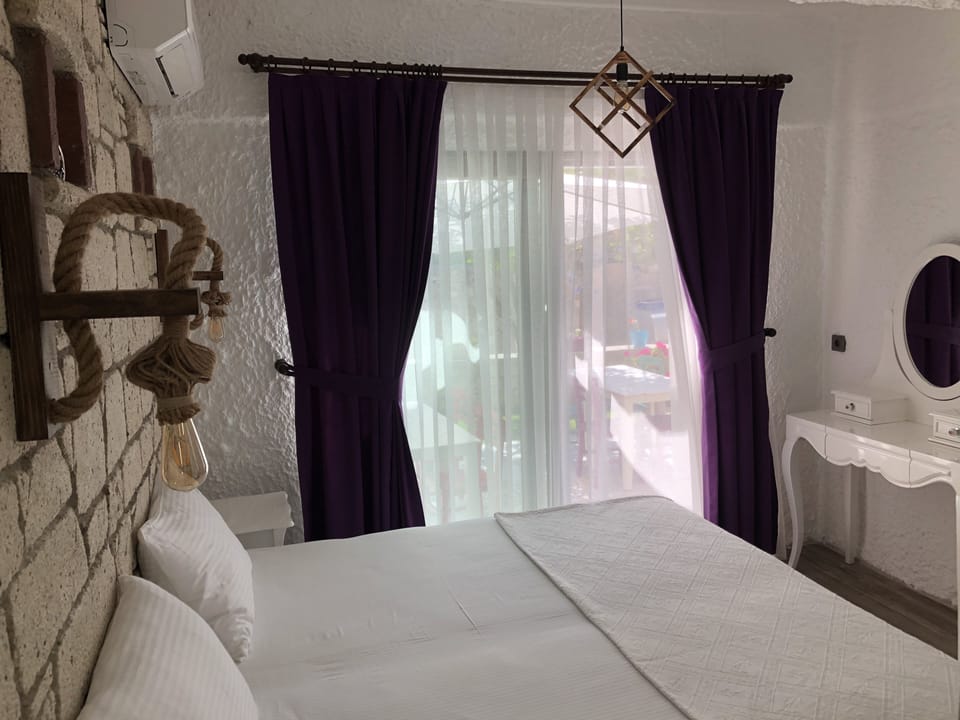 Standard Double or Twin Room | In-room safe, soundproofing, iron/ironing board, free WiFi