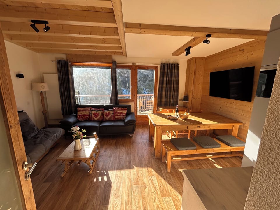 Open Plan Living, Dining and Kitchen