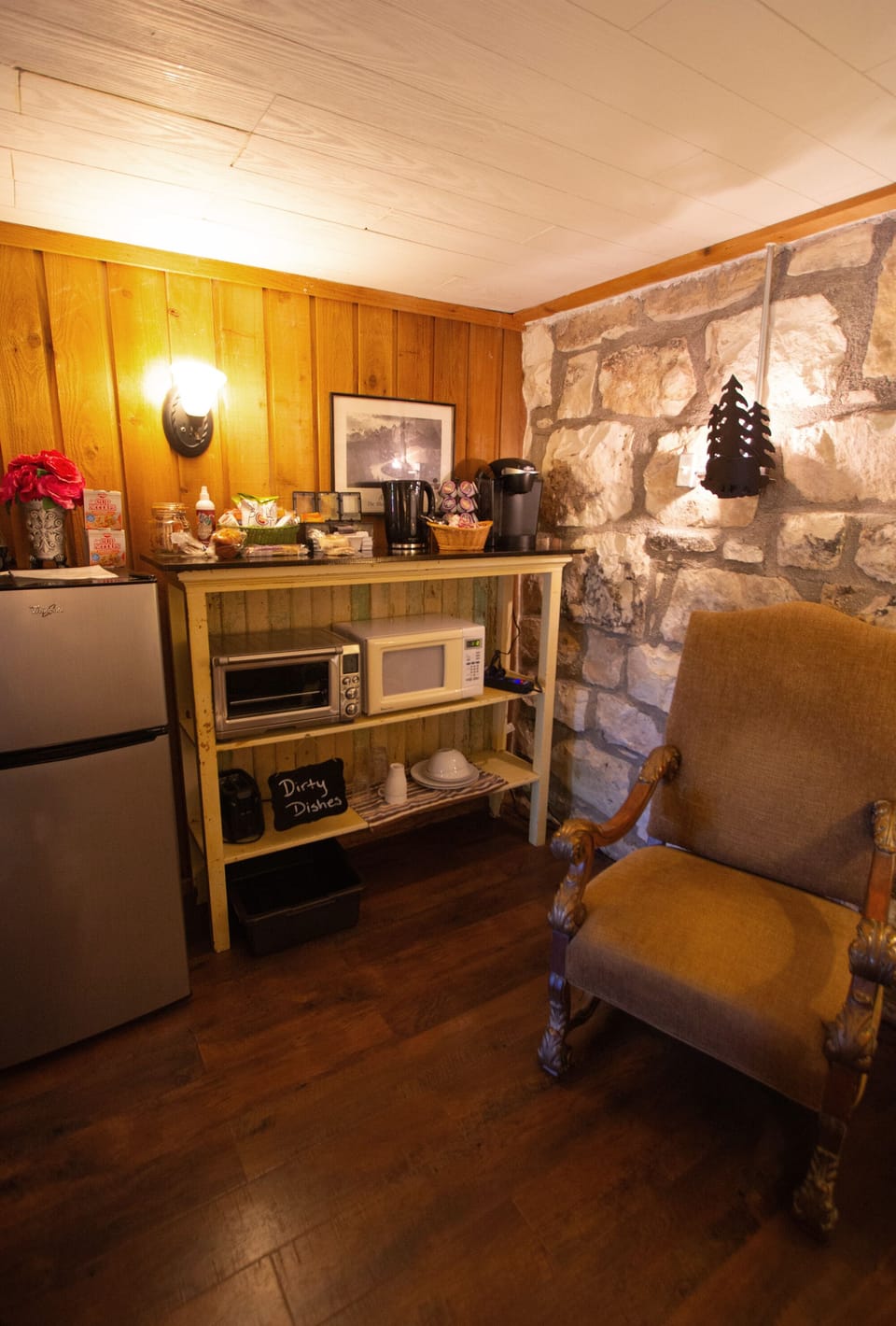 North Country Suite | Private kitchen | Coffee/tea maker, electric kettle