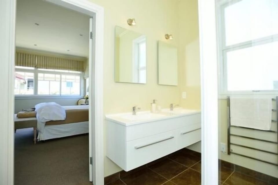 Bathroom 1 Semi Ensuite