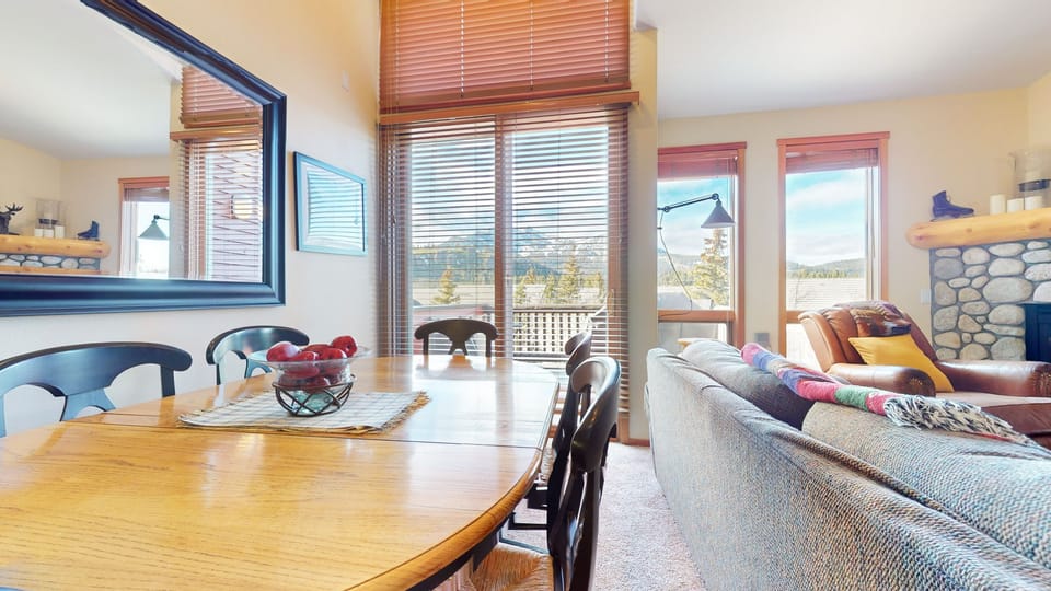 Condo, 2 Bedrooms | Dining