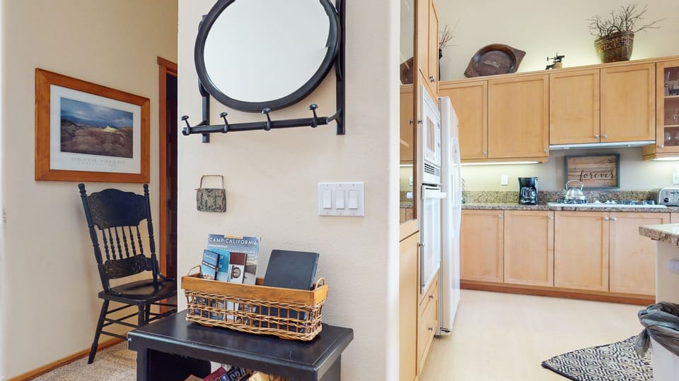 Condo, 2 Bedrooms | Interior