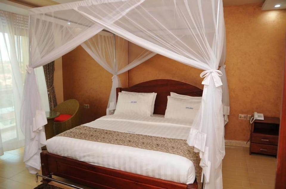 Executive Room | Desk, free WiFi, bed sheets