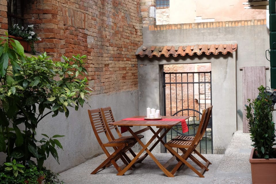 the private courtyard with exclusive use