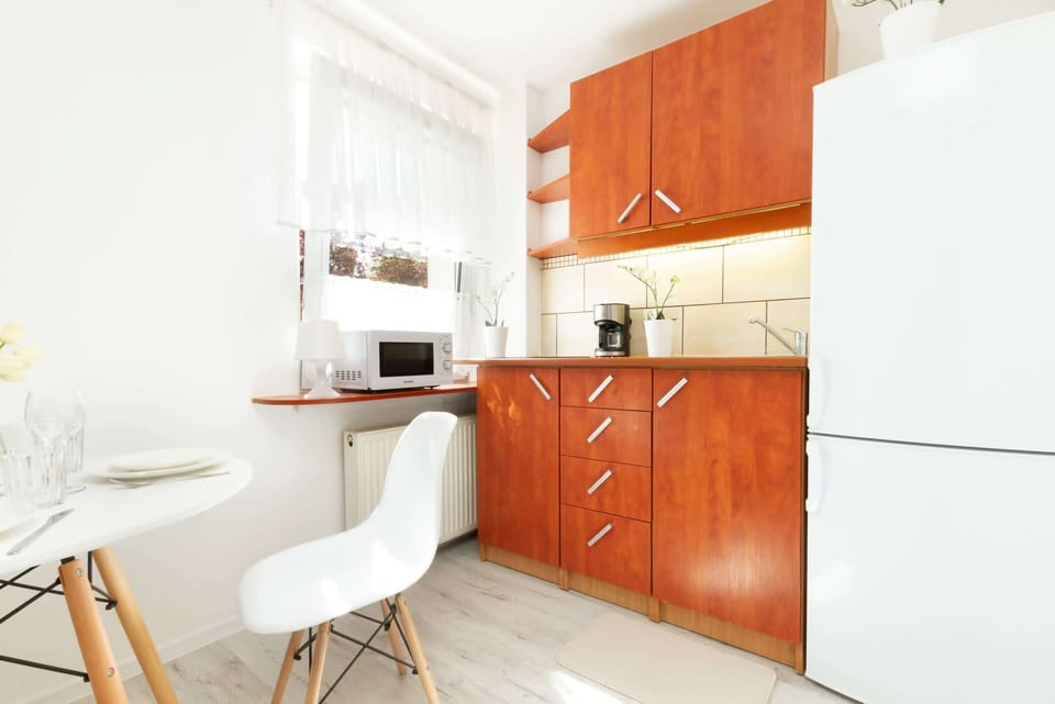 Fully equipped kitchenette. 