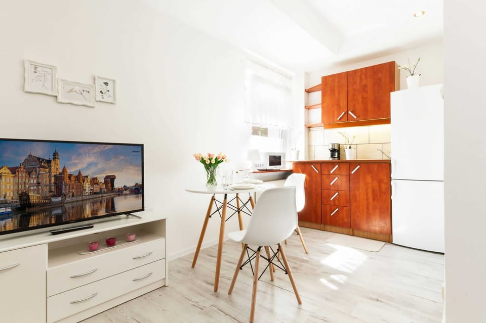 Fully equipped kitchenette. 