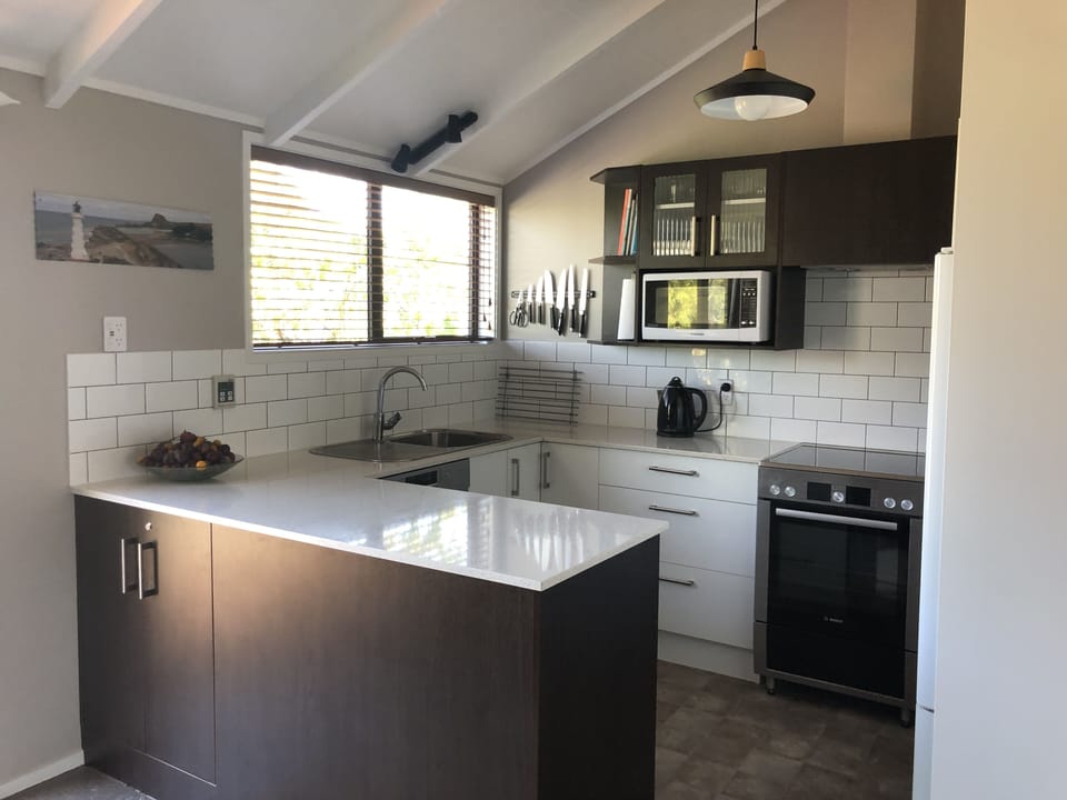 Kitchen - with dishwasher 