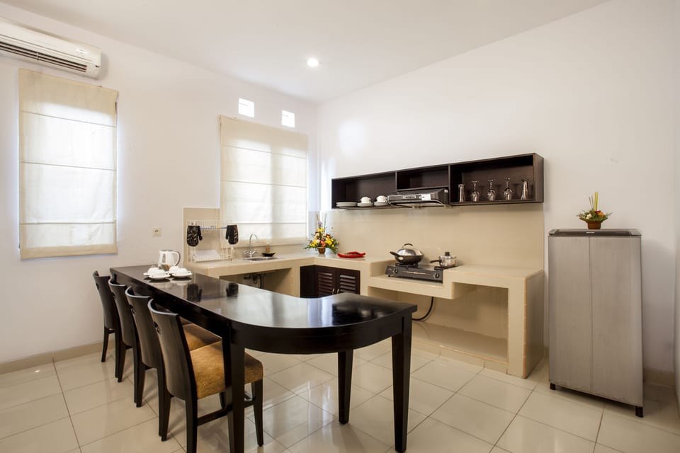 Family Suite, 2 Bedrooms | In-room dining