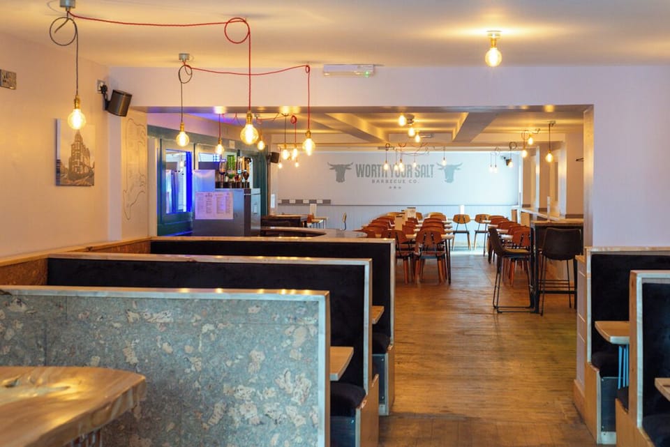 3 bars/lounges