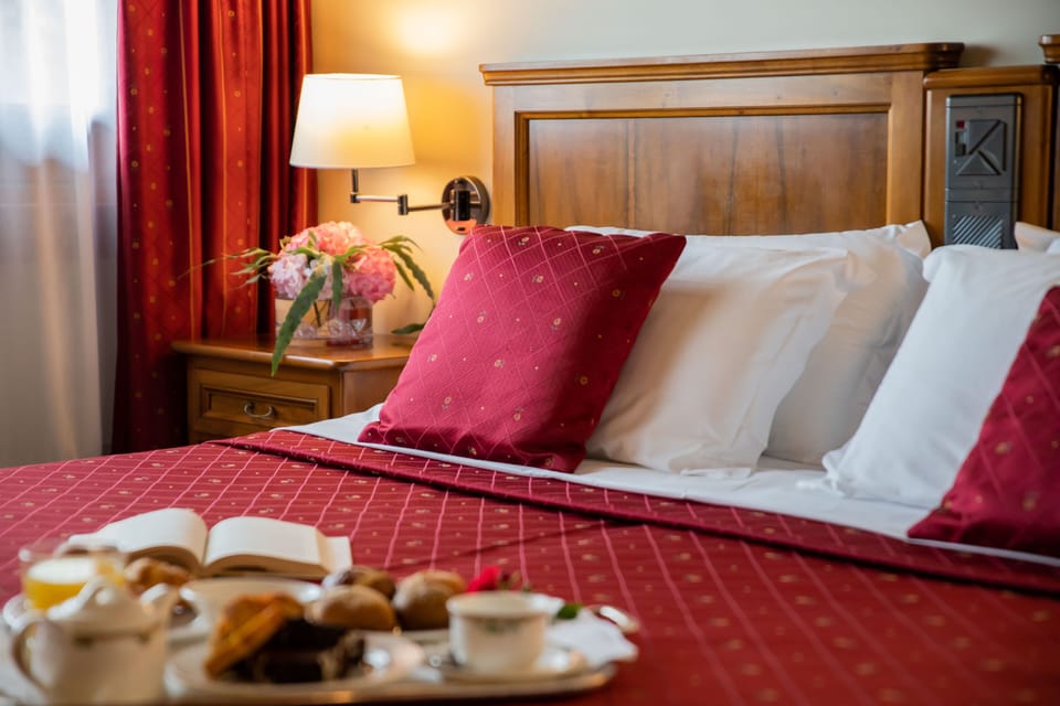 Classic Double or Twin Room | Frette Italian sheets, minibar, in-room safe, desk