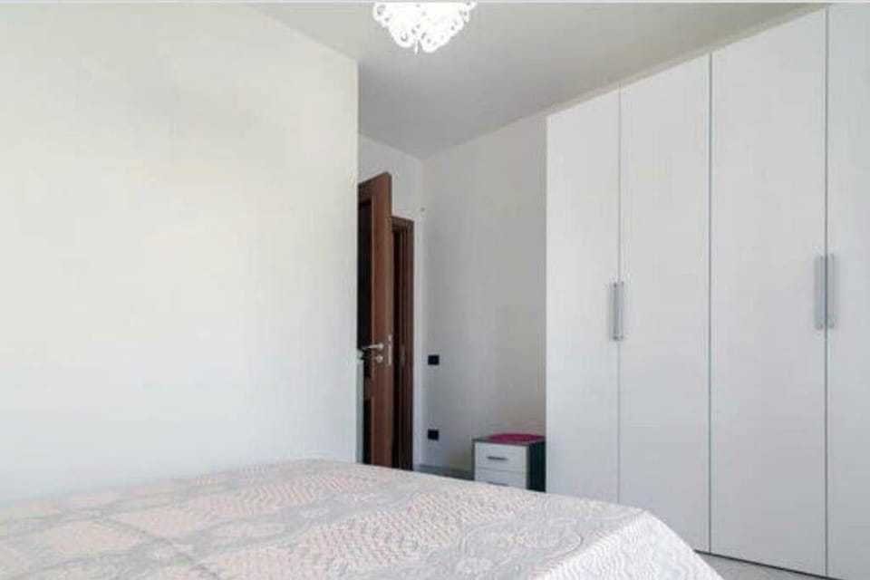 Double Room (Margherite) | Down comforters, iron/ironing board, free WiFi, bed sheets