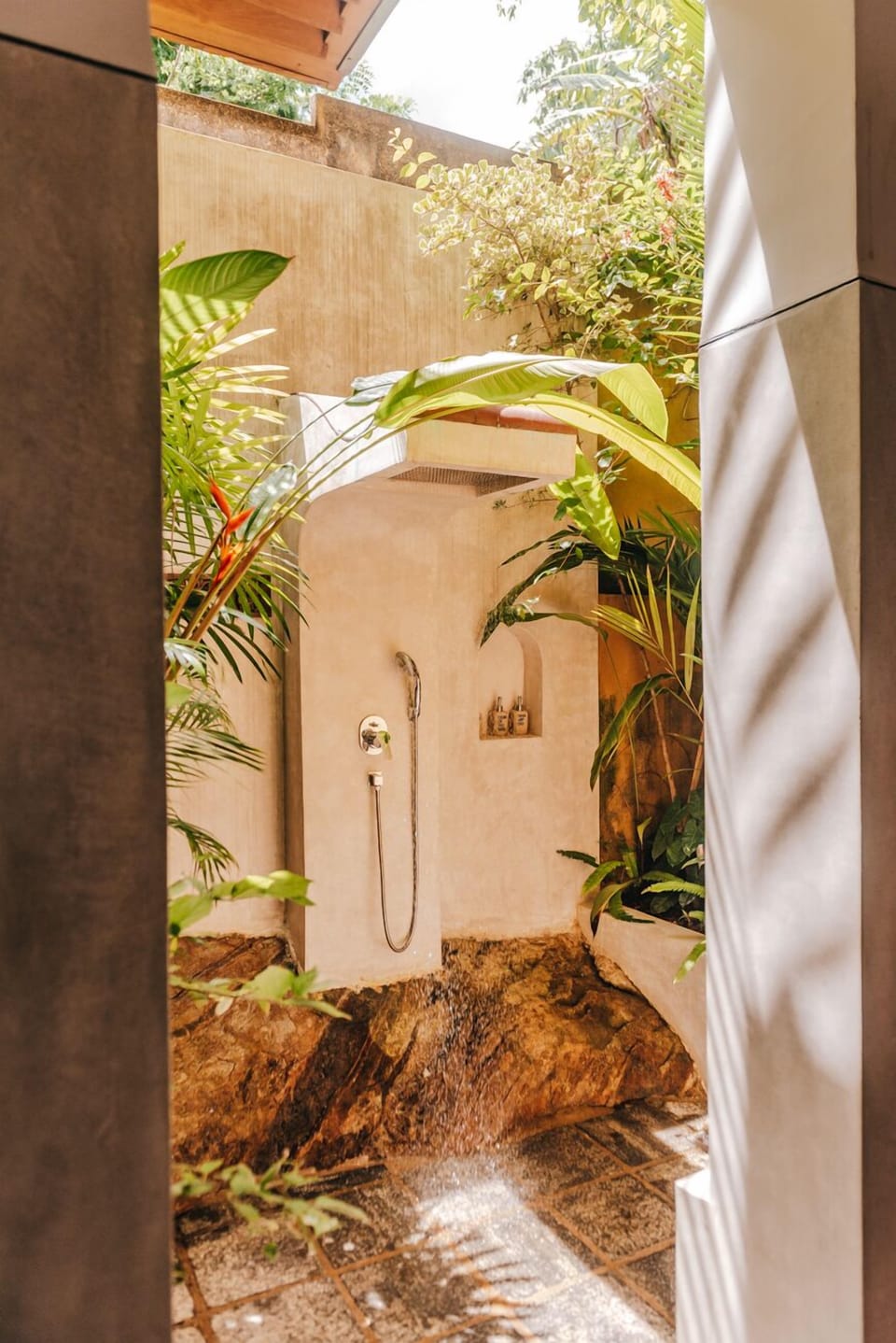 Shower, rainfall showerhead, free toiletries, hair dryer