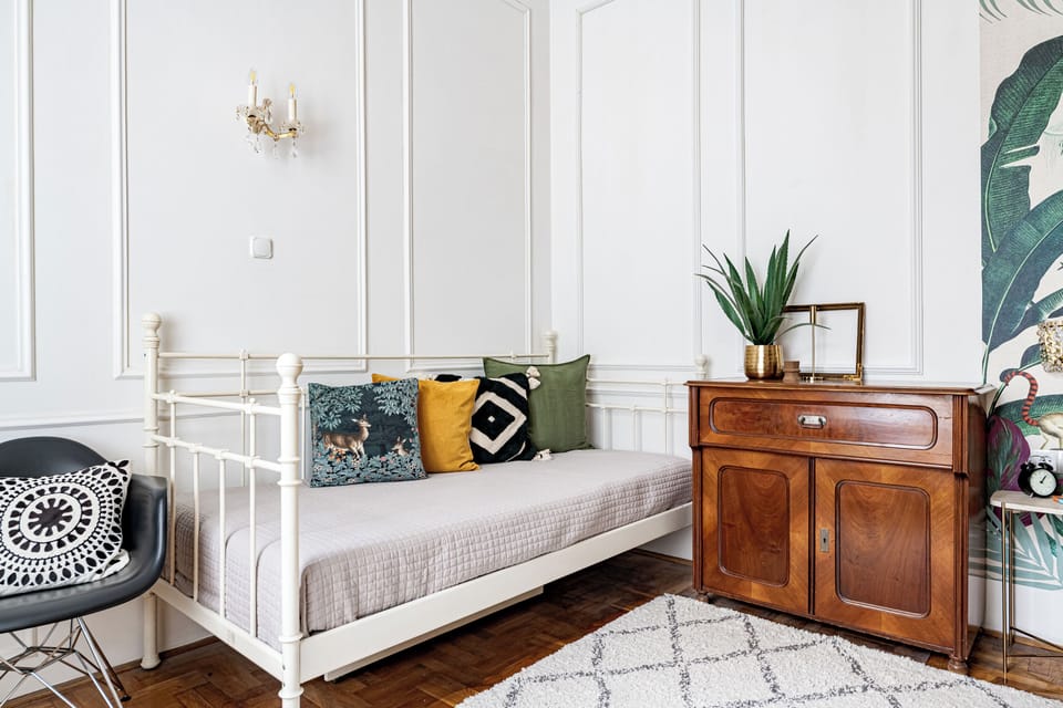 Master bedroom with 180x200 cm king size bed and a 90x200 cm single bed