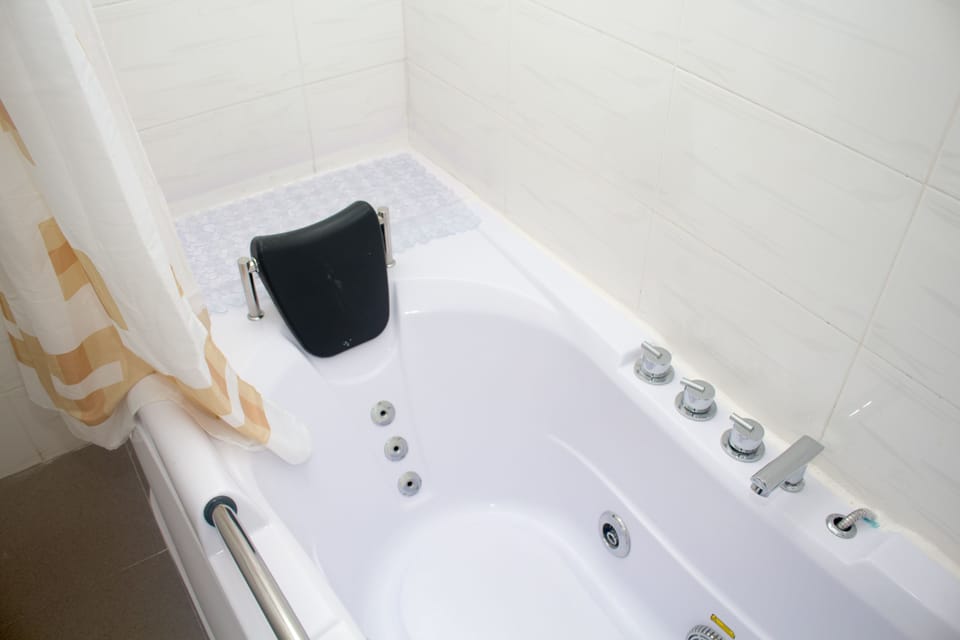 Executive Room | Jetted tub