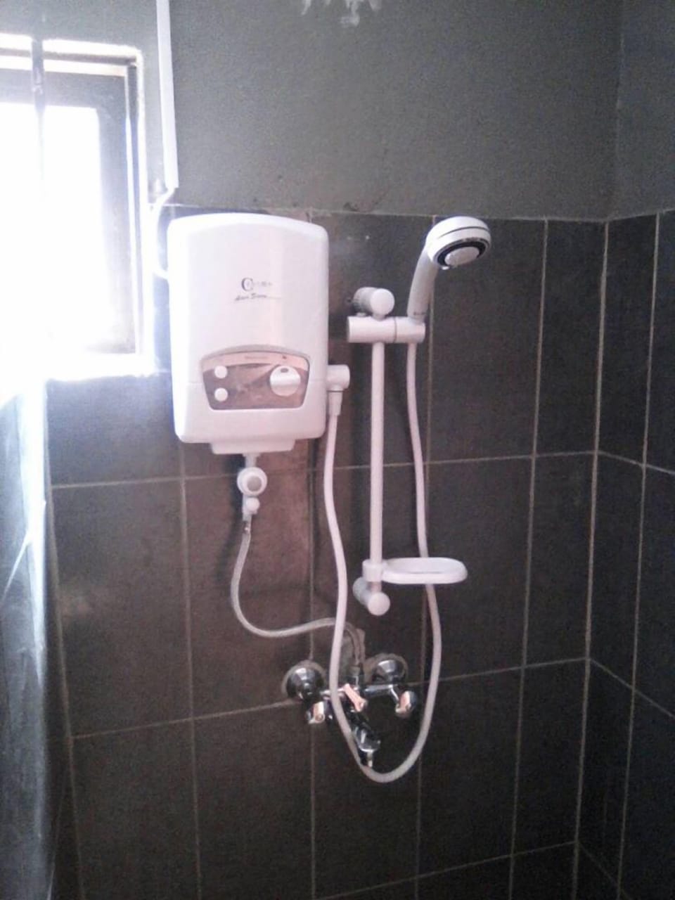Deep soaking tub, rainfall showerhead, free toiletries