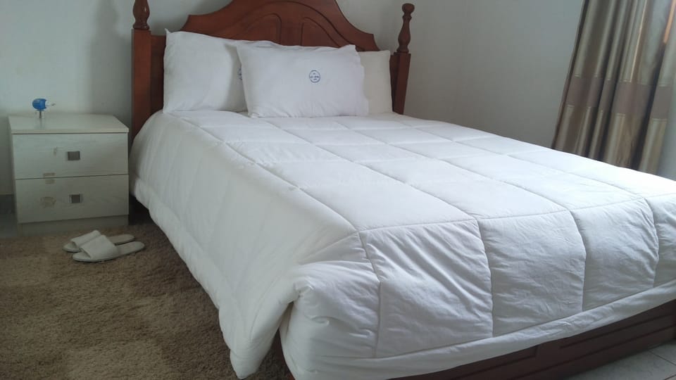 Executive Suite | Premium bedding, individually decorated, individually furnished, desk