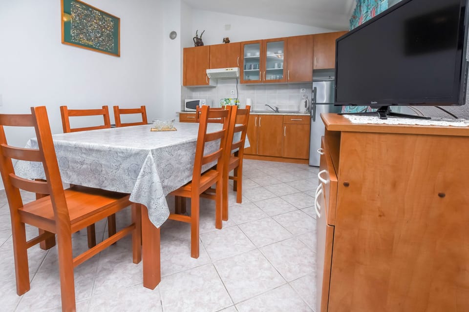 Apartment (A2) | Private kitchen | Fridge, microwave, oven, stovetop