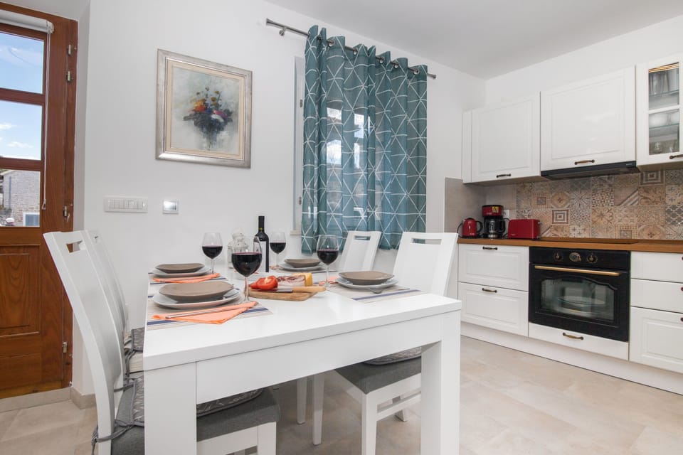 House | Private kitchen | Fridge, oven, stovetop, dishwasher