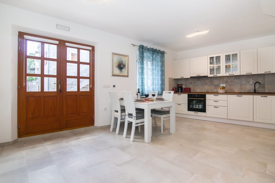 House | Private kitchen | Fridge, oven, stovetop, dishwasher