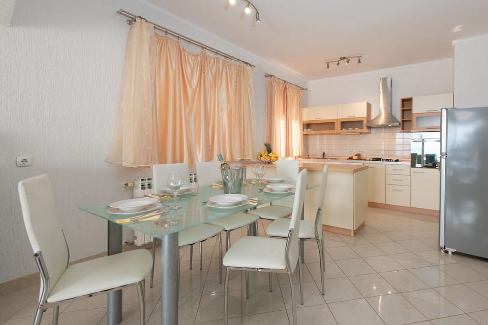House | Dining