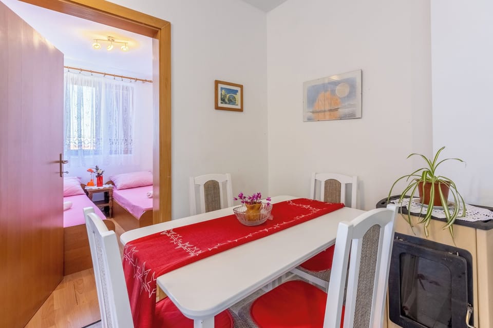 Apartment (A1) | Dining