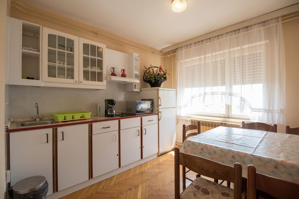 Private kitchen | Fridge, microwave, stovetop, espresso maker