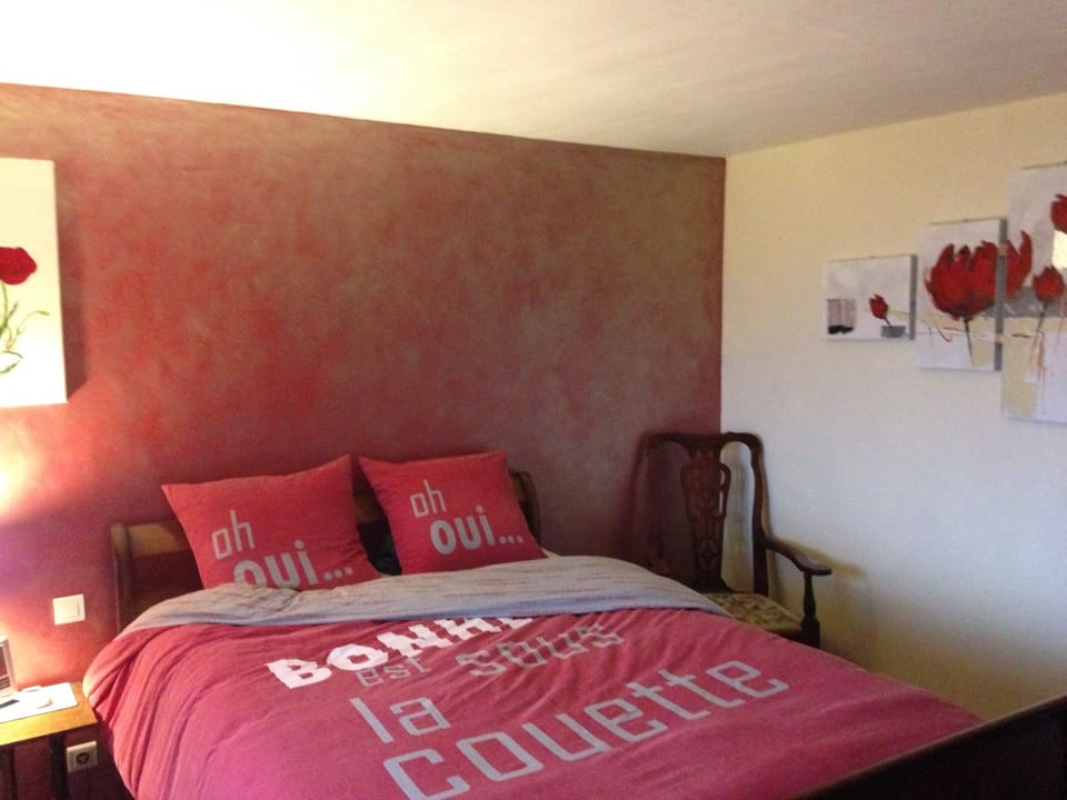 Double Room (Coquelicot) | Blackout drapes, iron/ironing board, WiFi (free), individually decorated
