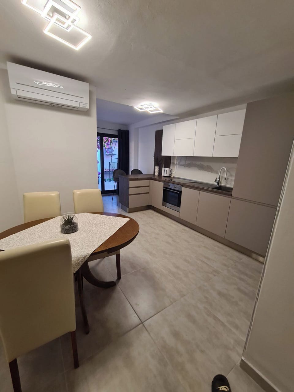 House | Private kitchen | Fridge, microwave, oven, stovetop