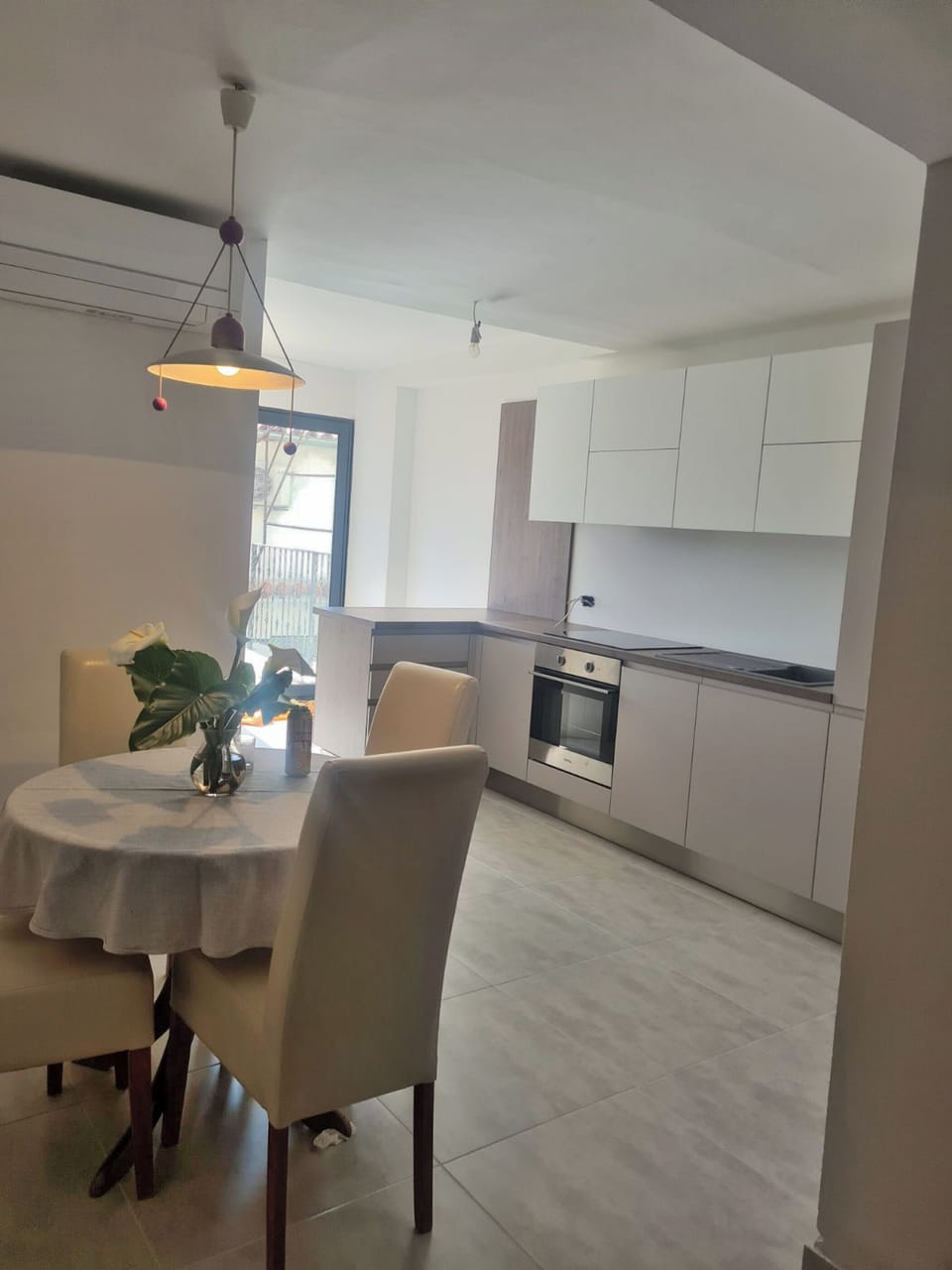 House | Private kitchen | Fridge, microwave, oven, stovetop