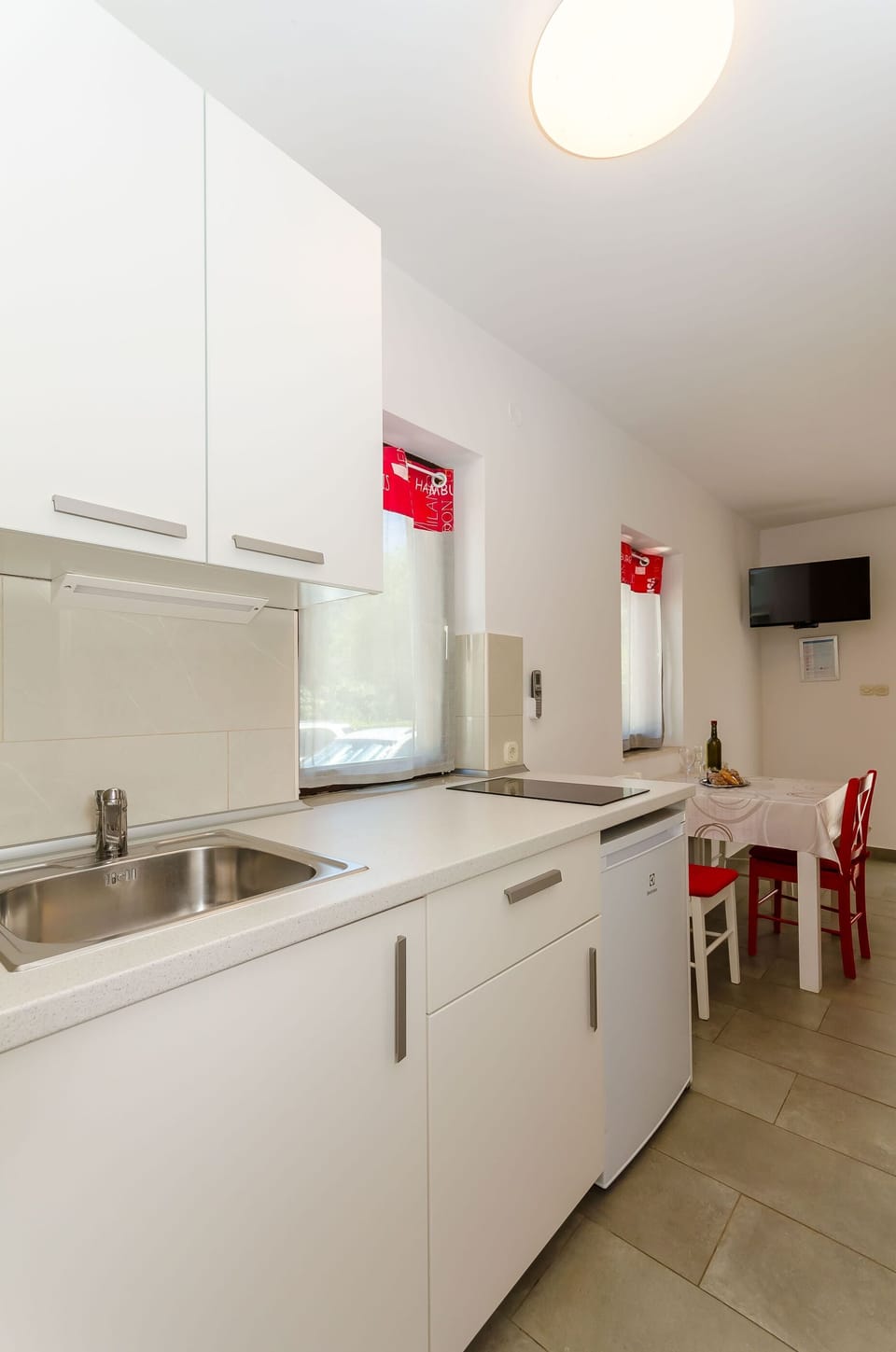 Apartment (A3) | Private kitchen | Fridge, stovetop, cookware/dishes/utensils, freezer