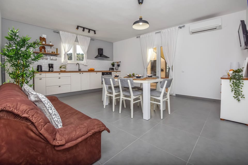 Apartment (A1) | Living room | TV