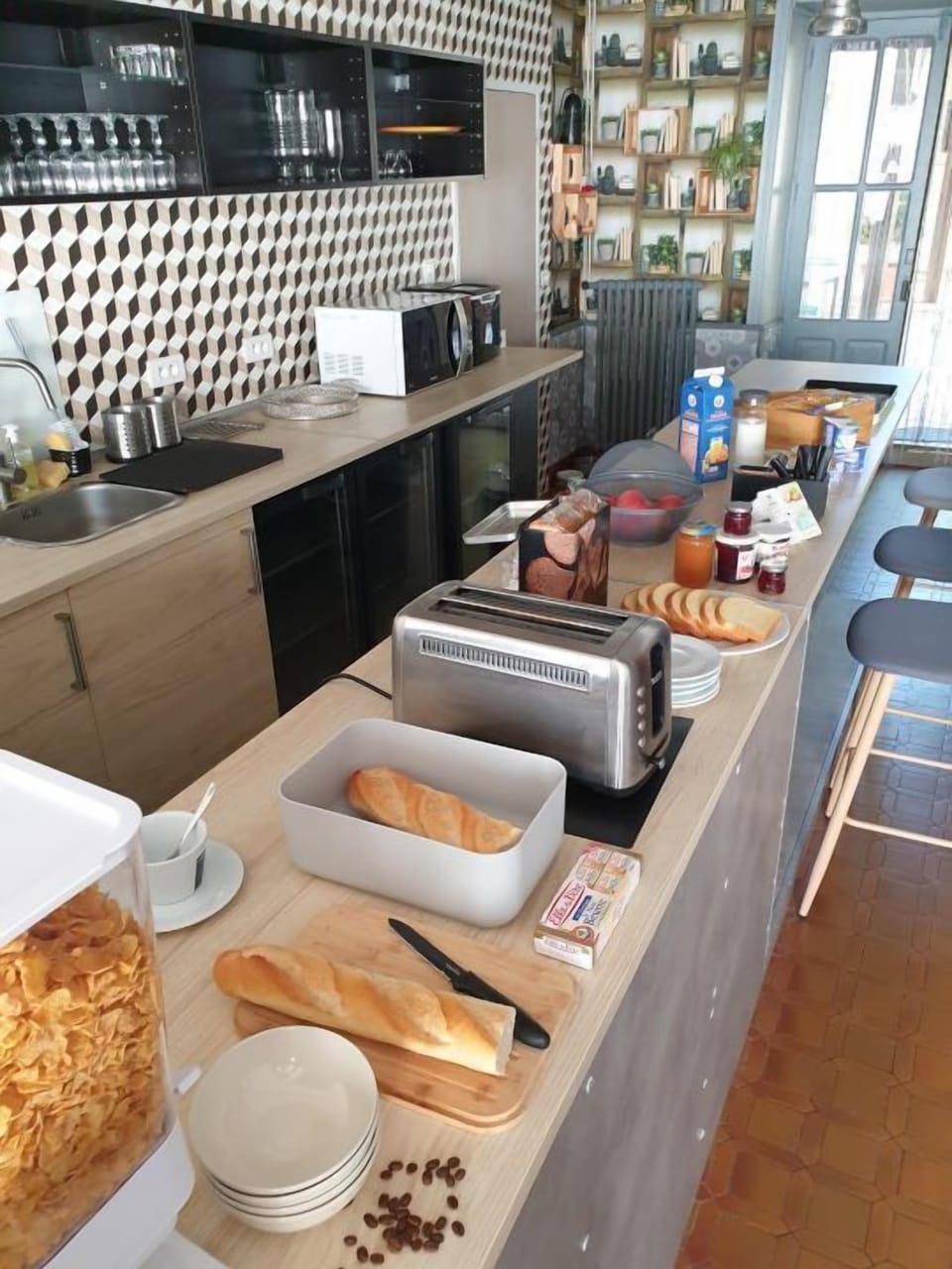 Free daily continental breakfast